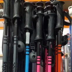 Rossignol Skistok Zwart/Rood – New -Berg en Board Winkel 30 pair skistokken close up 2