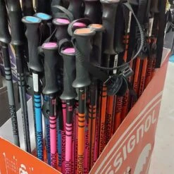 Rossignol Skistok Zwart/Rood – New -Berg en Board Winkel 30 pair skistokken close up